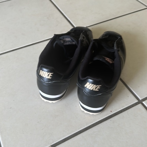 Nike tennis shoes 👟 - Picture 3 of 6